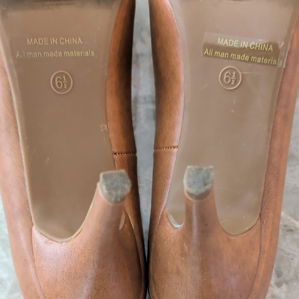 NWOT Dream Pairs Brown Leather Heels - Picture 4 of 9
